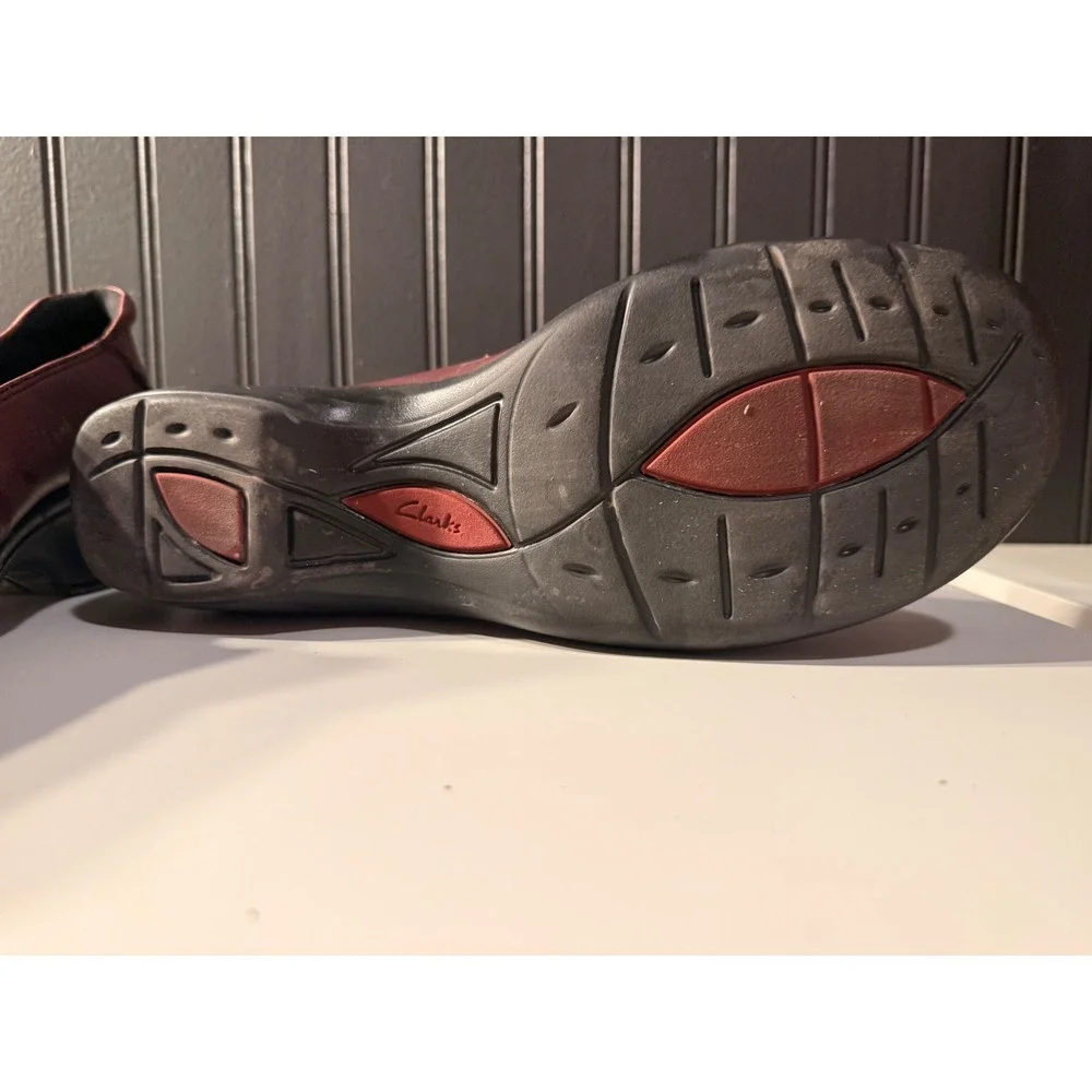 Clark's burgundy  women' platform shoes